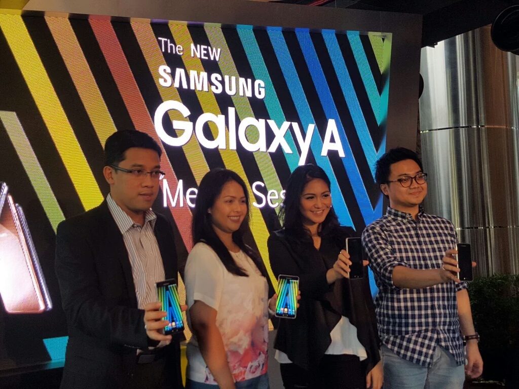 Denny Gallant, Vebbyna Kaunang, Marsha Tengker & Irfan Rinaldi pada saat launching Samsung Galaxy A (2016) kemarin © Samsung
