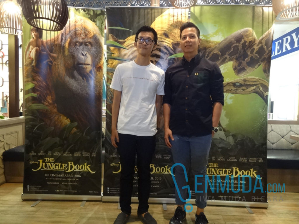 Fitra Rifai, Head of Studio Marketing Walt Disney Indonesia, dan Richard Rich, owner Indonesia Mural, di acara 'The Jungle Book' 3D Trick Art Media Event di Gandaria City, Rabu (13/4) (Foto: Genmuda.com/2016 Gabby)