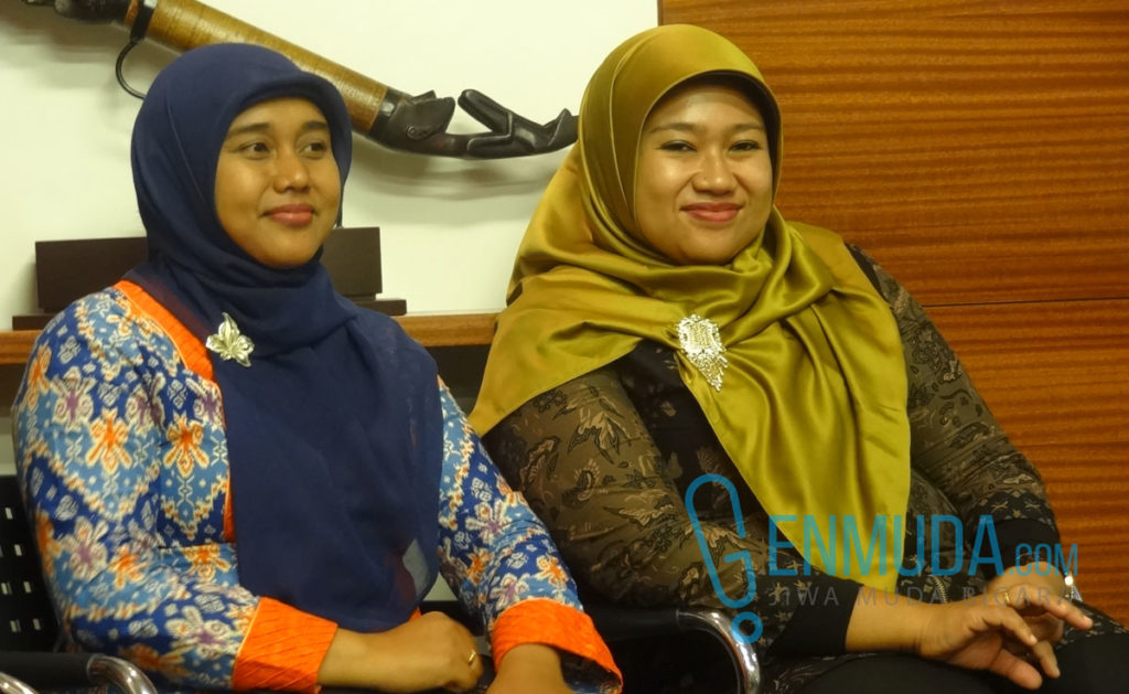 Endah Susanti dan Betty Sekarsih Hadi Yani, Guru SMAN 2 Playen Gunung Kidul di acara 'Guru Inovatif, Guru Inspiratif', di kantor Microsoft Indonesia, Senin (2/5) (Foto: Genmuda.com/2016 Gabby)