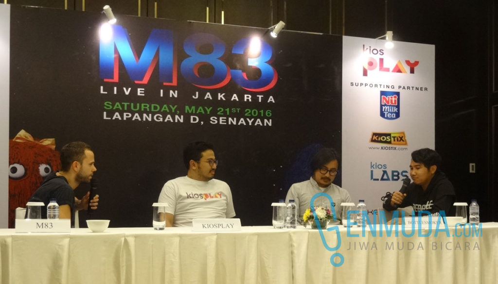 Anthony Gonzalez, Managing Director kiosPLAY Ade Sulistioputra, serta Bottlesmoker di konferensi pers jelang konser M83 di kawasan Senayan, Jakarta, Jumat (20/5) (Foto: Genmuda.com/2016 Gabby)