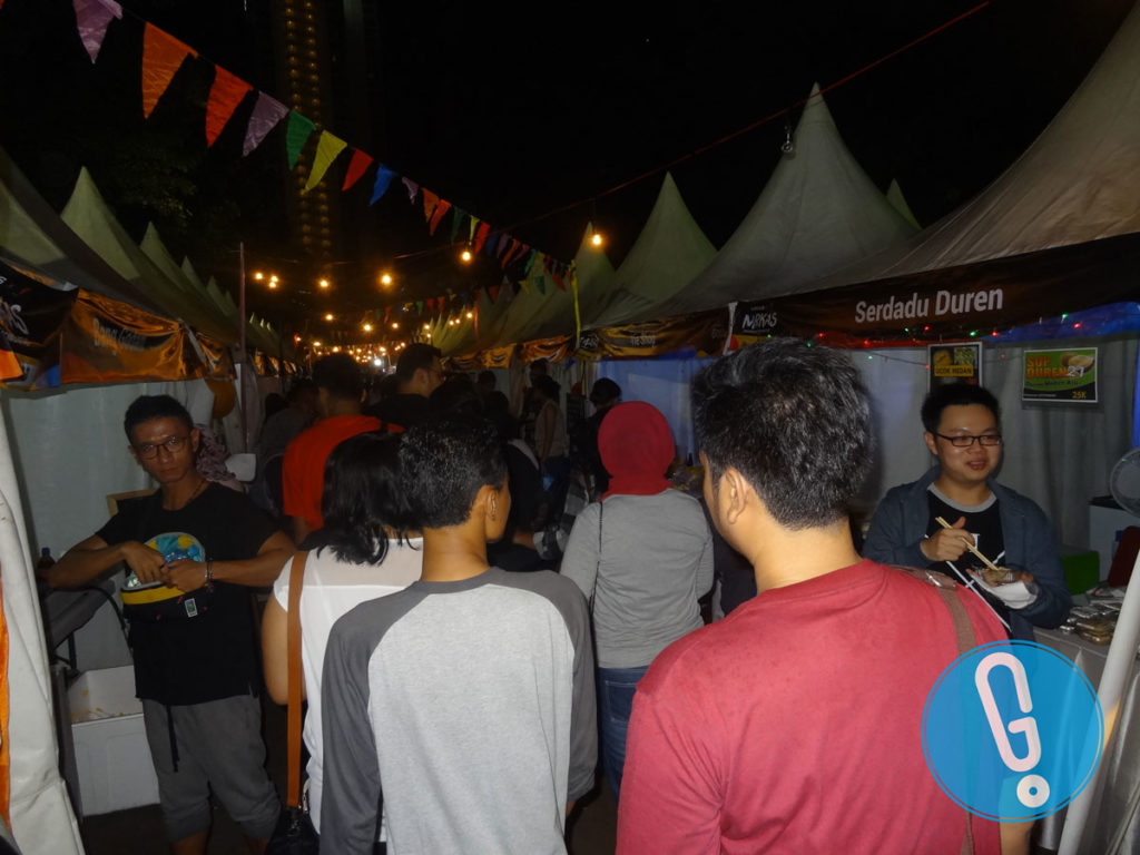 Suasana zona Food di MARKAS hari pertama di Area Hall Basket Senayan, Jakarta, Sabtu (28/5) (Foto: Genmuda.com/2016 Gabby)