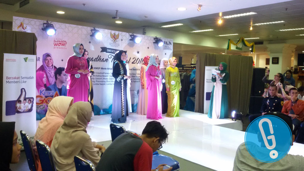 Delapan besar peserta Grand Final SMESCO Hijab Icon Star 2016 di Galeri Indonesia WOW SMESCO, Sabtu (25/6) (Foto: Genmuda.com/2016 Gabby)